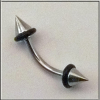 Curved Barbell mit Spitzen und O-Ring